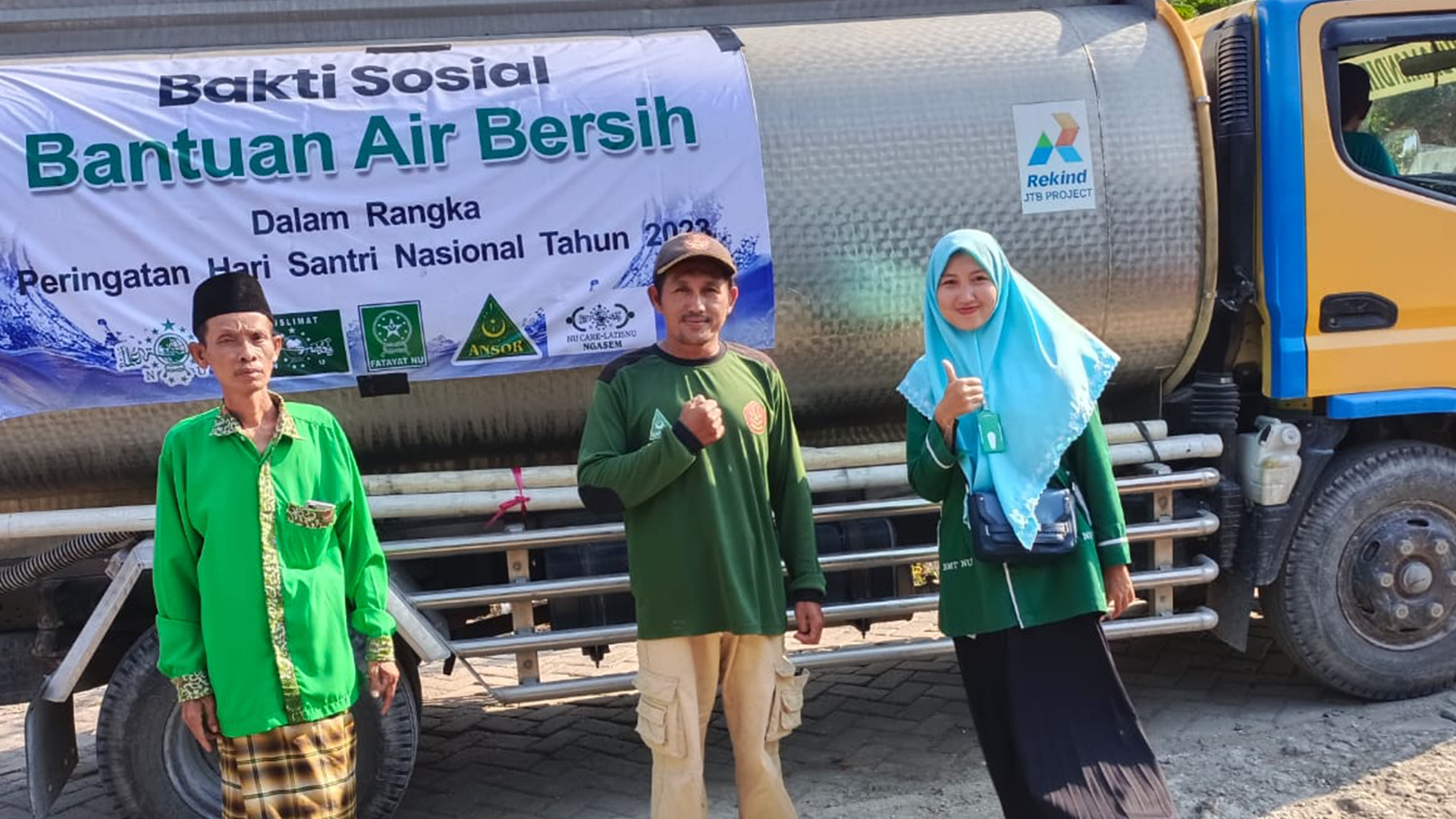 Baitul Maal BMT NU NGASEM bersama MWC NU NGASEM dan Banom Bantu Mengatasi Krisis Kekeringan